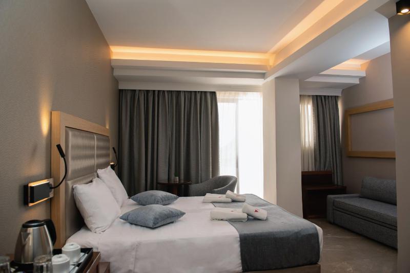 Superior Quadruple Room with Mountain View image 2