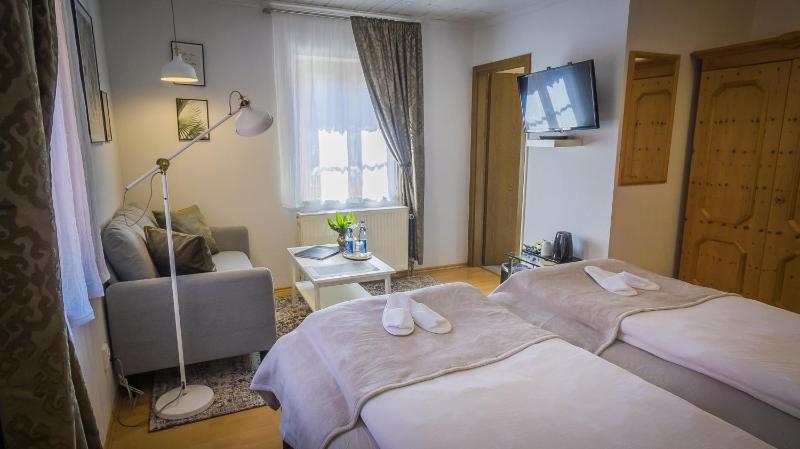 Deluxe Double Room with Shower image 2