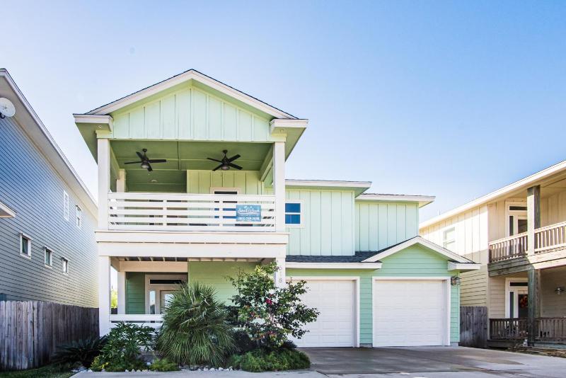 Three-Bedroom House image 1