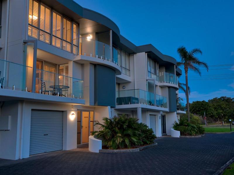 Barefoot 7 Fabulous Fingal Bay Images