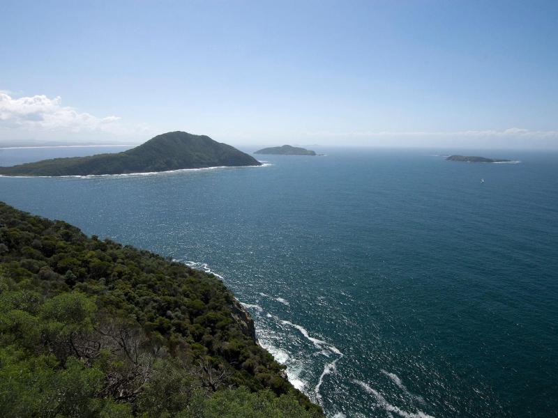 Barefoot 7 Fabulous Fingal Bay - image 18