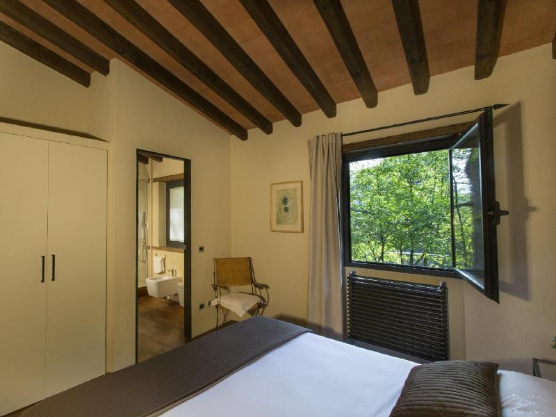 Five-Bedroom House image 3