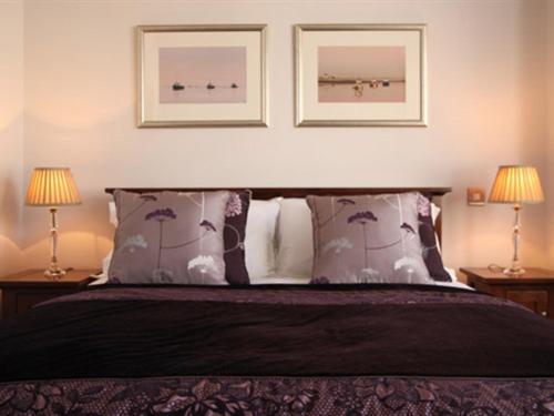 Deluxe King Room image 1