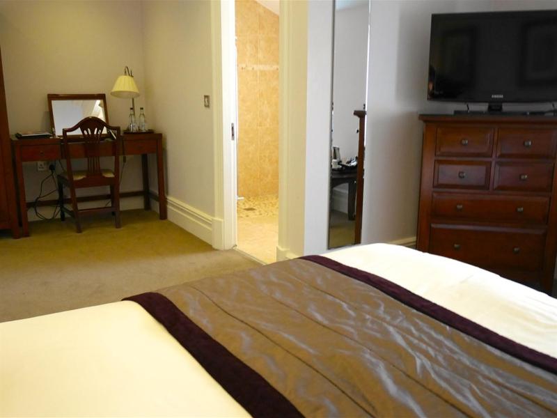 Double Room with Private Bathroom image 4