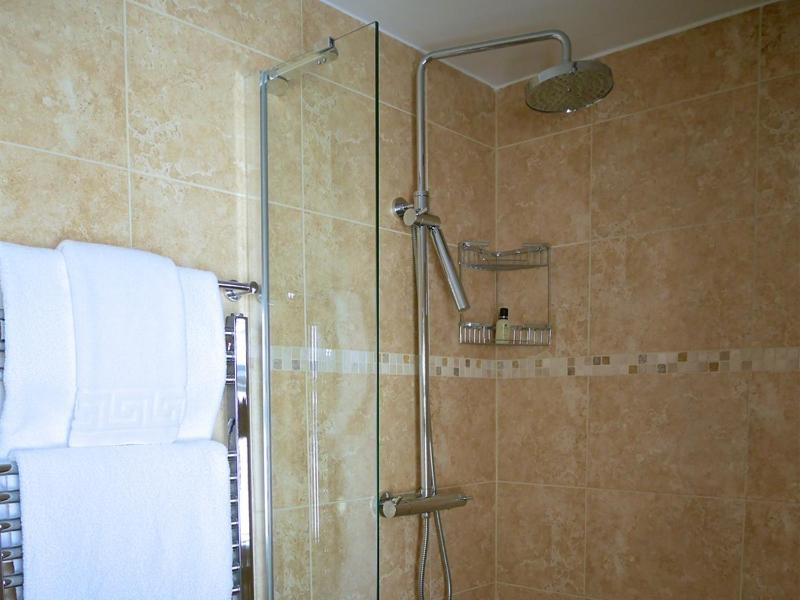 Double Room with Private Bathroom image 2
