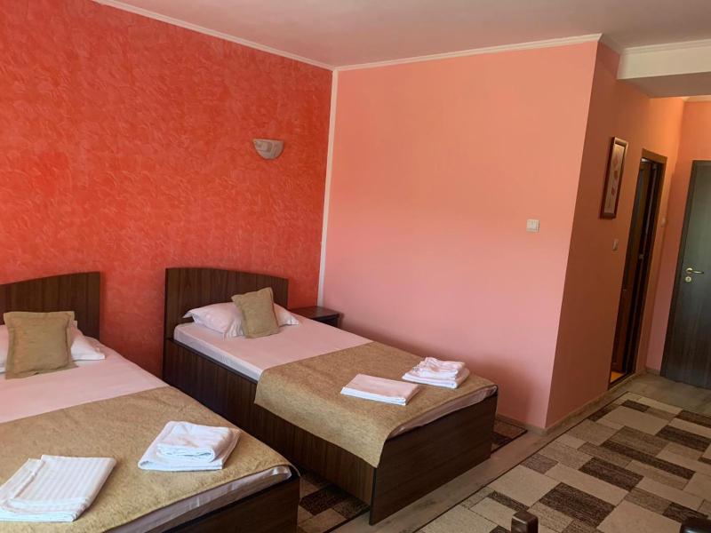 Twin Room image 2