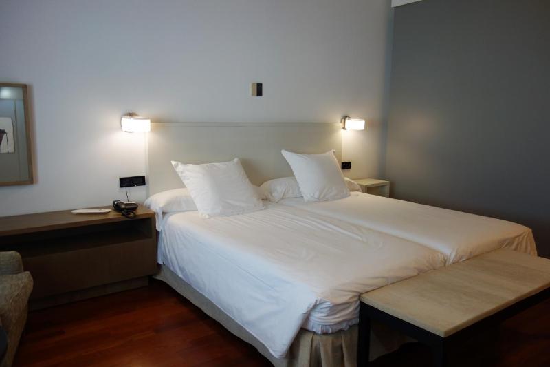 Standard Double Room image 3