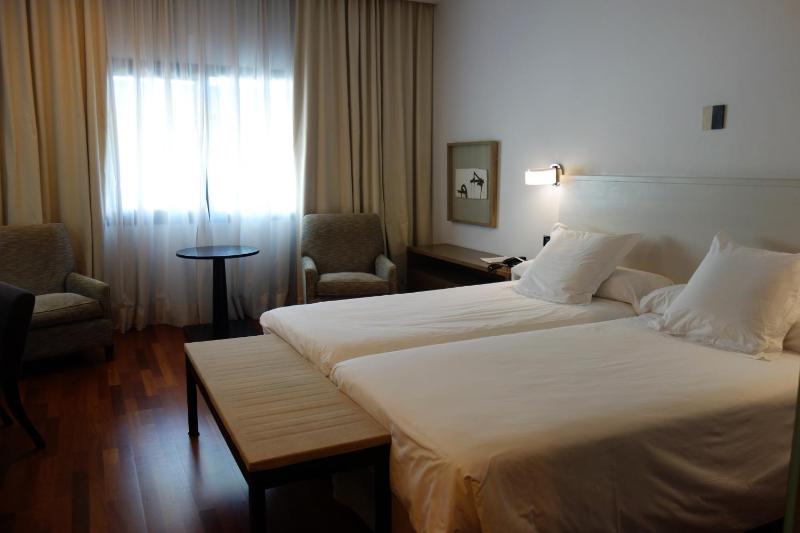 Standard Double Room image 4