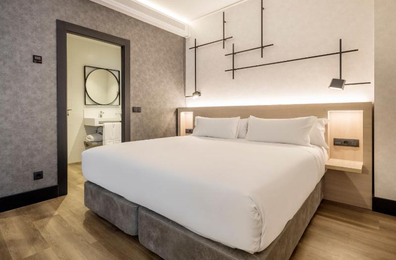 Deluxe Room image 4