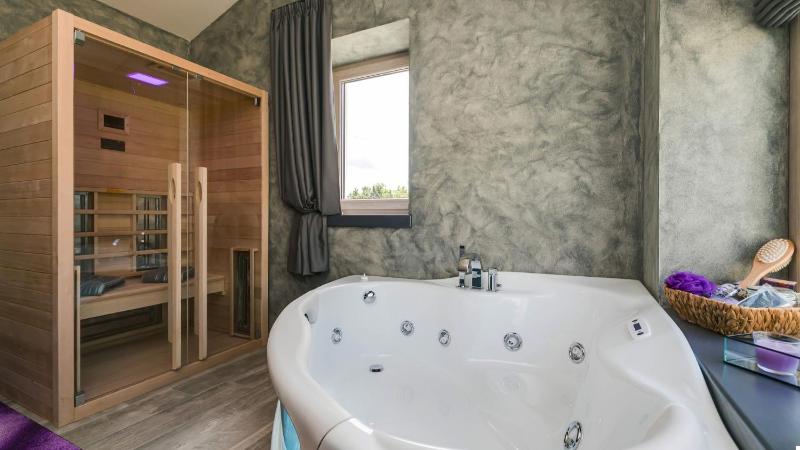 Villa Lavanda by Villas Holiday - image 25