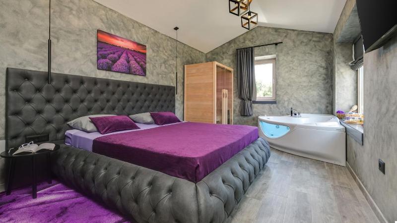 Villa Lavanda by Villas Holiday - image 12