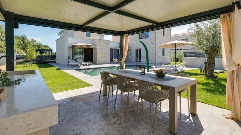 Villa Maslina by Villas Holiday - image 2