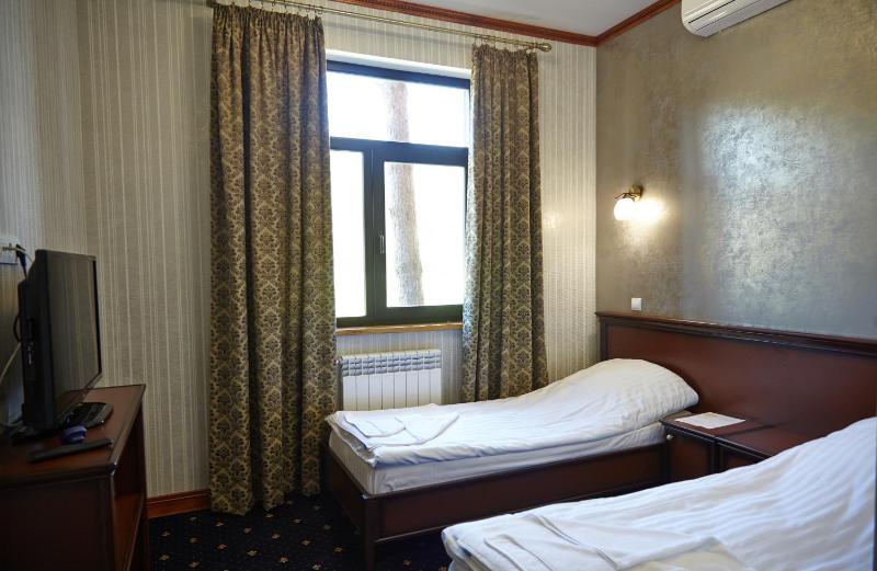 Twin Room image 3