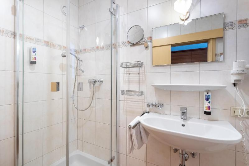 Double Room image 2
