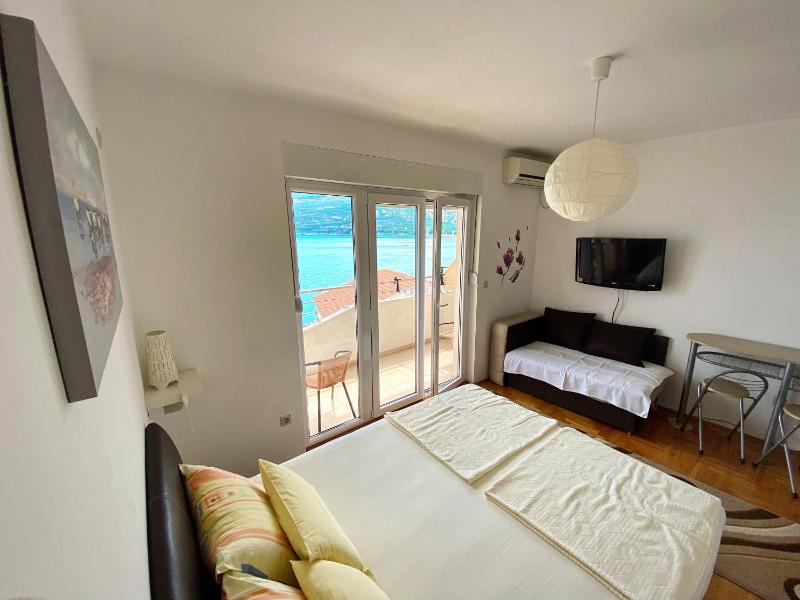 Studio with Balcony and Sea View (2 Adults + 1 Child) image 1