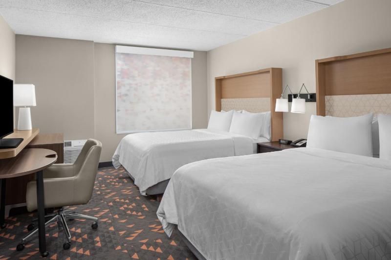 Standard Queen Room with Two Queen Beds image 2