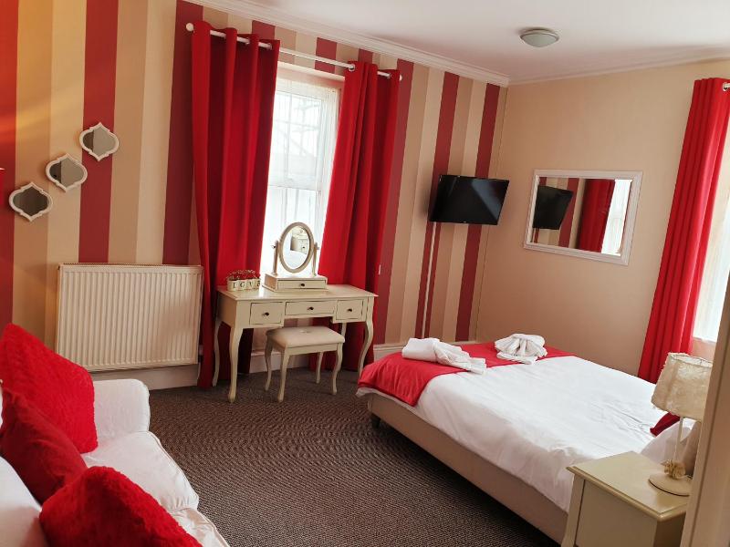 Deluxe Double Room with Bath image 4
