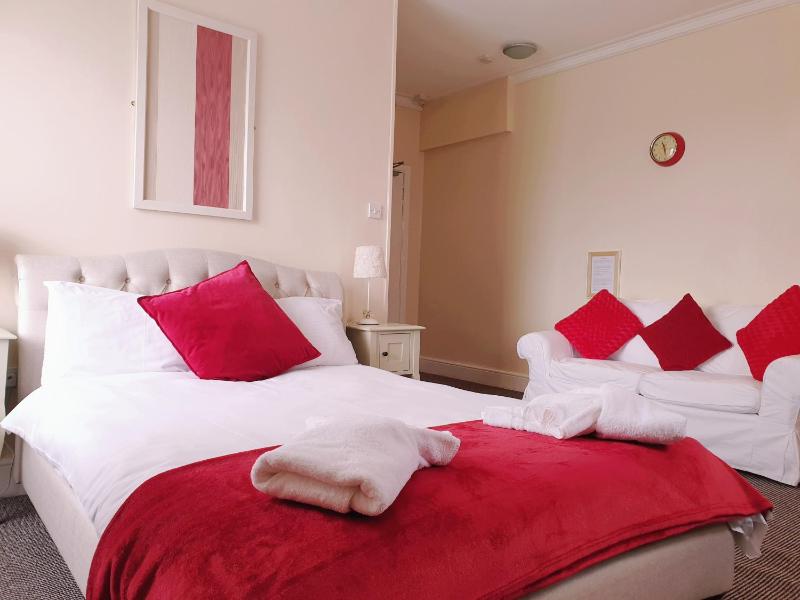 Deluxe Double Room with Bath image 2