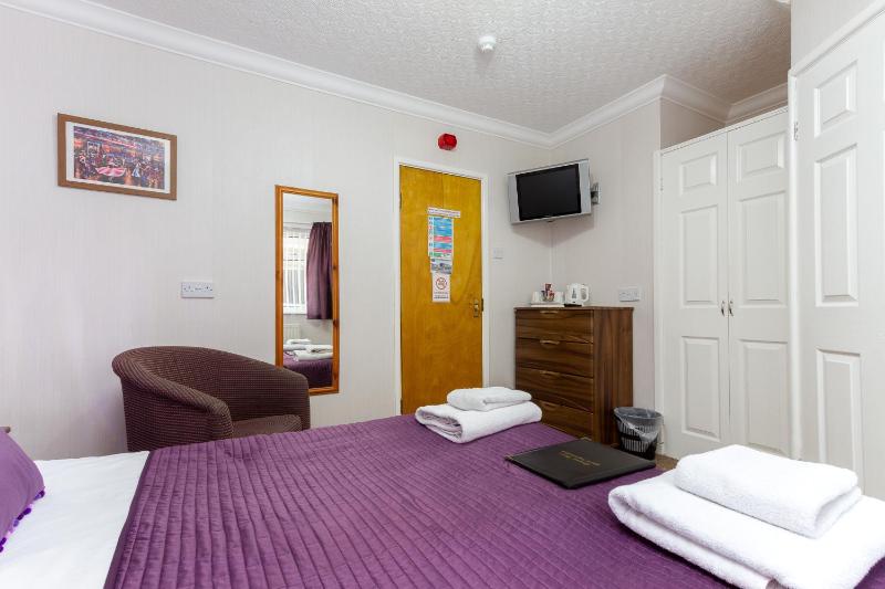 Twin Room with Private Bathroom image 4