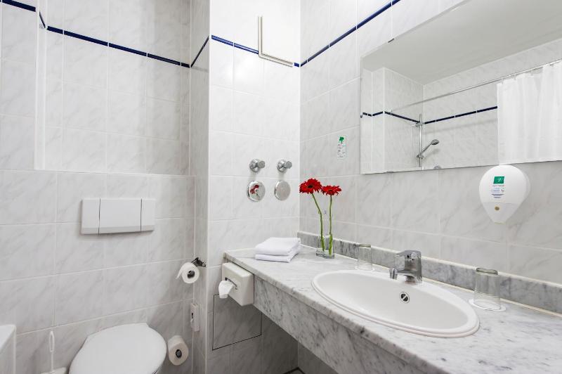 Triple Room image 4