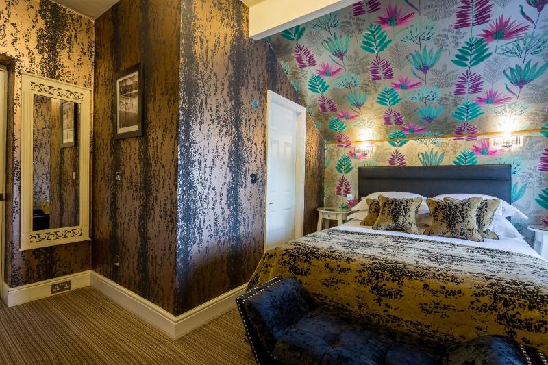 Deluxe Double Room image 2