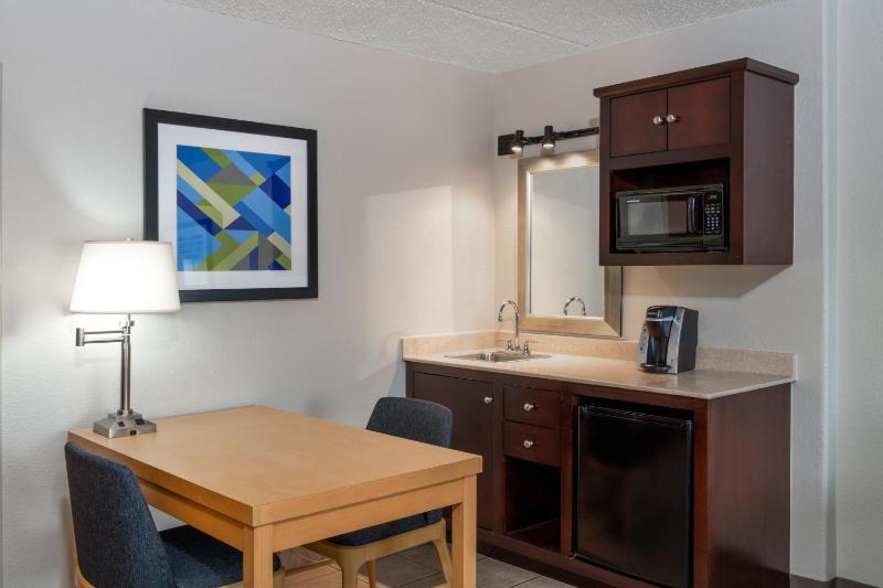 One-Bedroom King Suite image 2