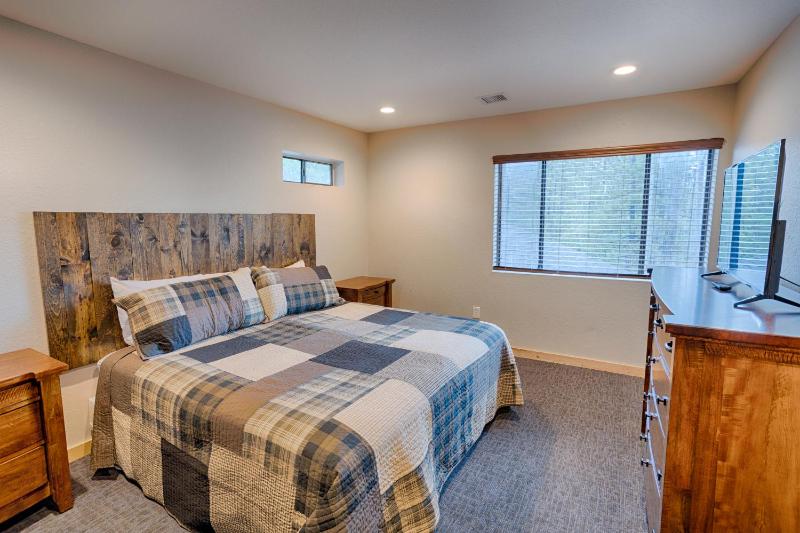 Superior Family Room image 3