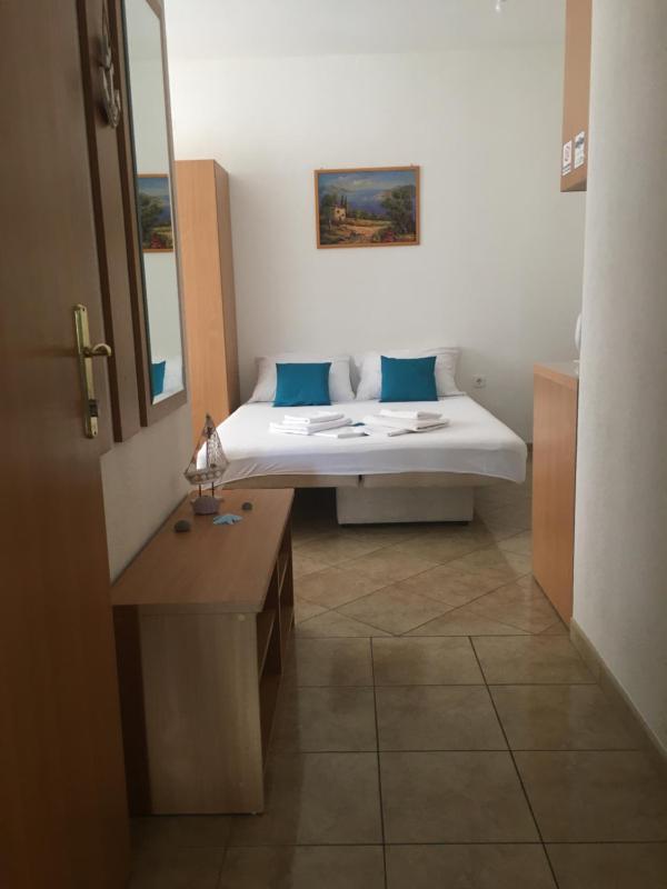 Studio Apartment image 2