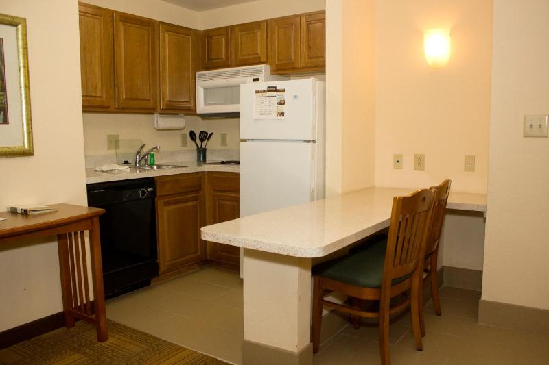 One-Bedroom Queen Suite image 4