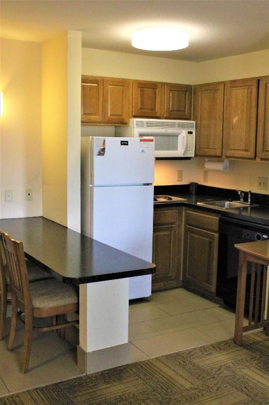 One Bedroom Suite with One Queen Bed image 2