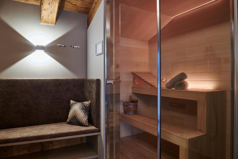 Spa Double Room with Matterhorn View image 3