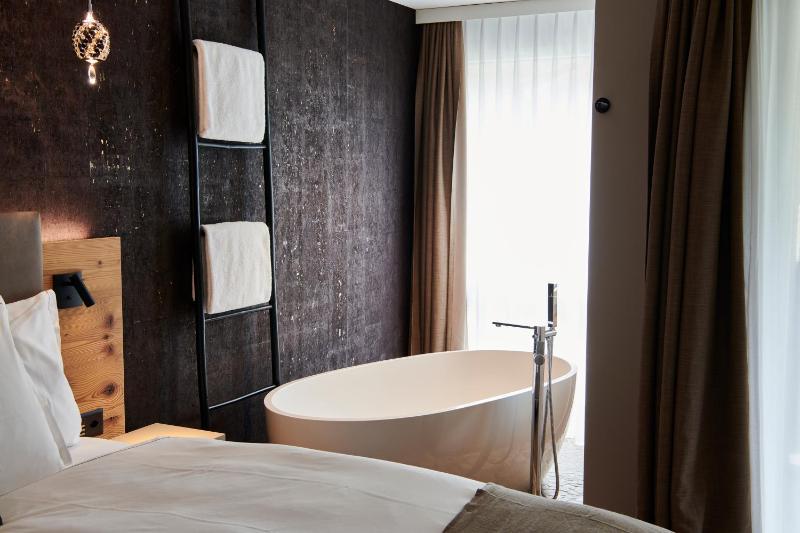 Spa Double Room with Matterhorn View image 2
