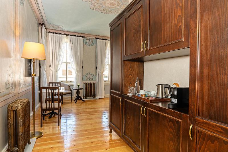 Executive Suite image 4