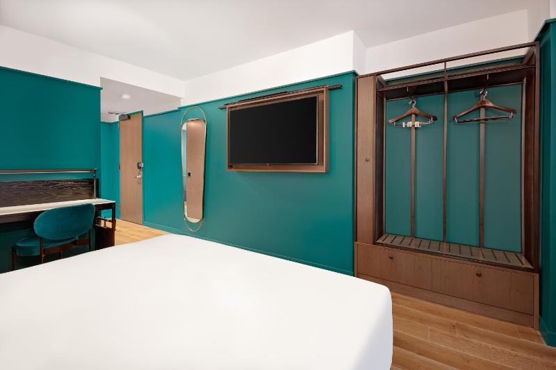 King Room with City View image 4