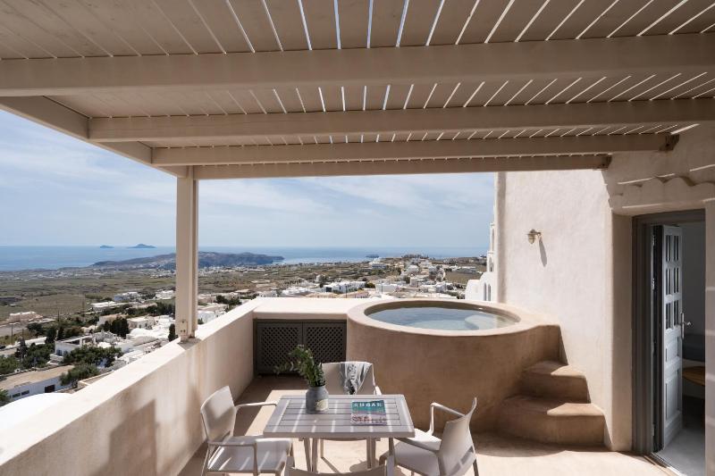 Honeymoon Suite with Outdoor Hot Tub and Panoramic Sea View image 1