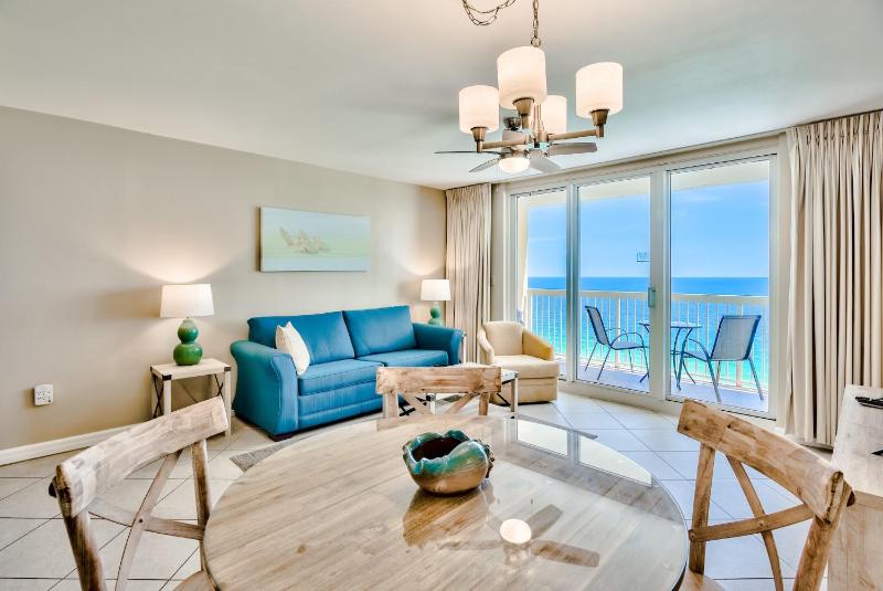 One-Bedroom Apartment with Sea View - 1710 image 1