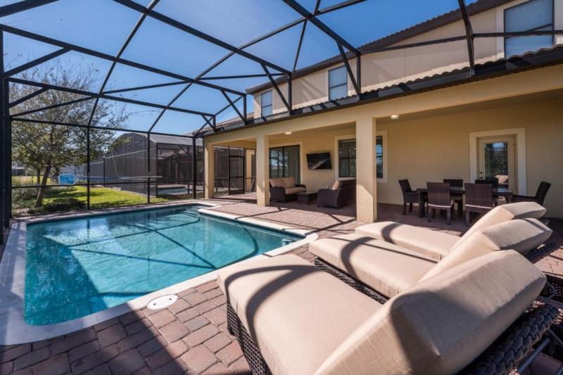 Five-Bedroom Villa image 3