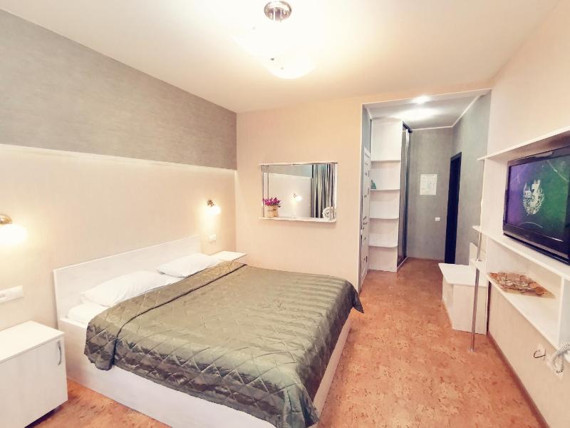 Double Room image 3