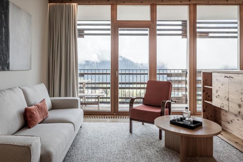 Luxury Suite with Balcony and Sauna image 4