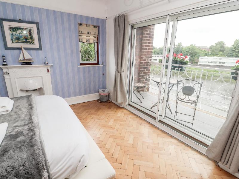 Dee Heights Penthouse - image 5