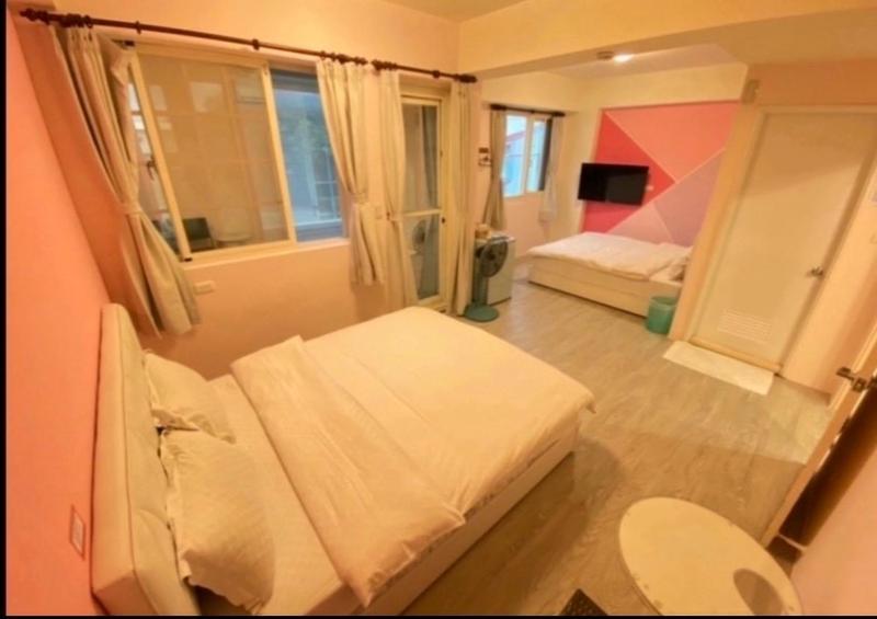 King Room with Two King Beds image 2