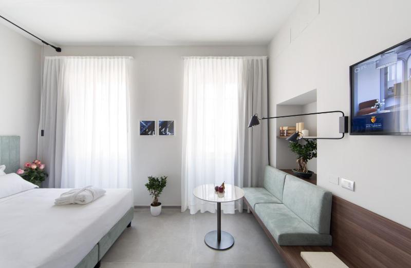 Deluxe Family Room image 3