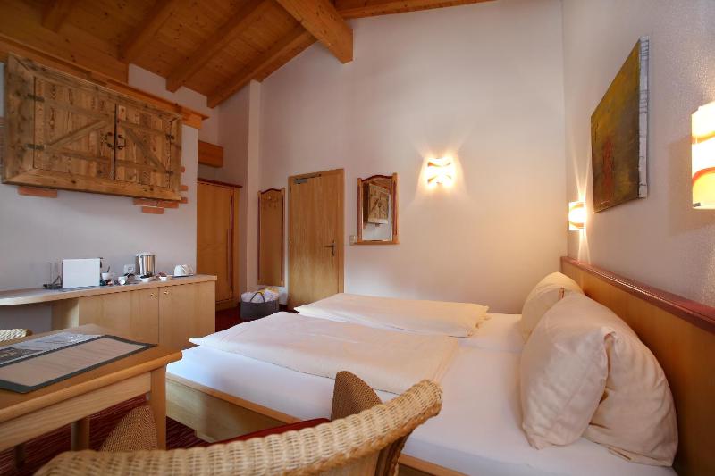 Classic Double Room with Balcony image 2