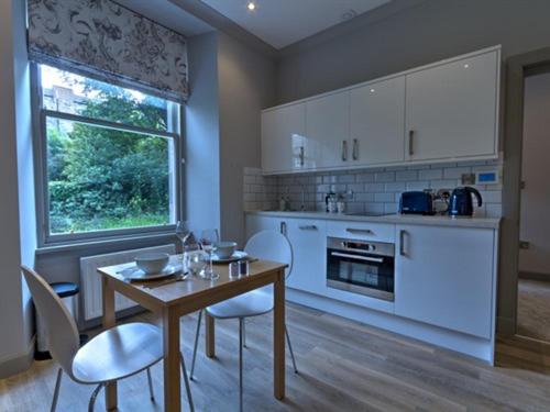 One-Bedroom Standard Apartment image 3