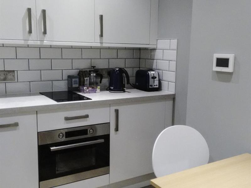 Apartment with Shower image 4