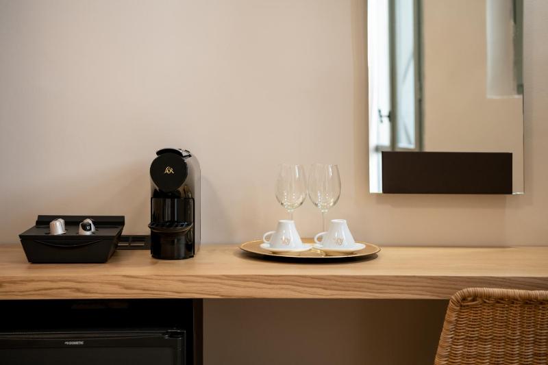 Junior Suite with Balcony image 4