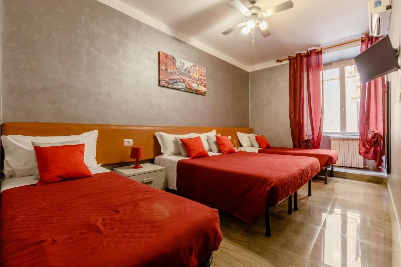 Quadruple Room image 4