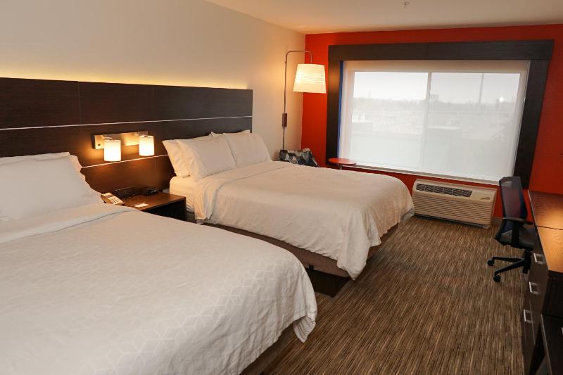 Standard Queen Room with Two Queen Beds image 2