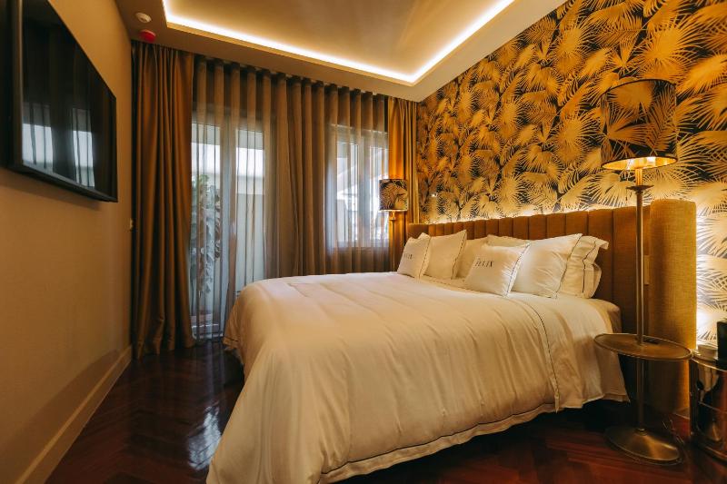 Deluxe Double or Twin Room with Balcony image 2