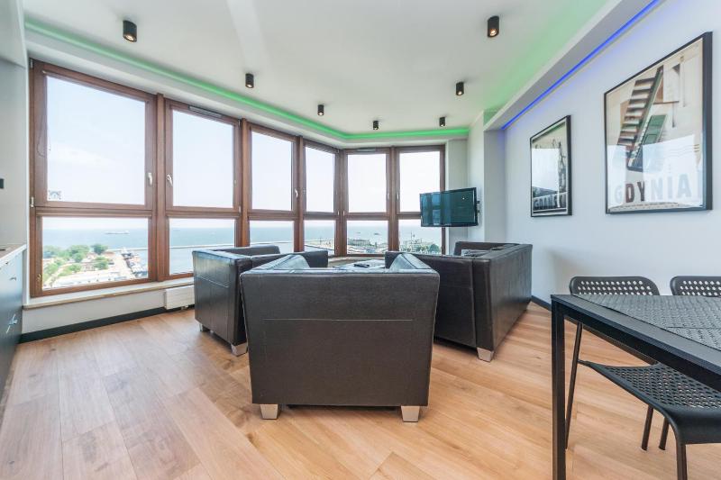SEA TOWERS Panorama Apartments by Noclegi Renters - image 4